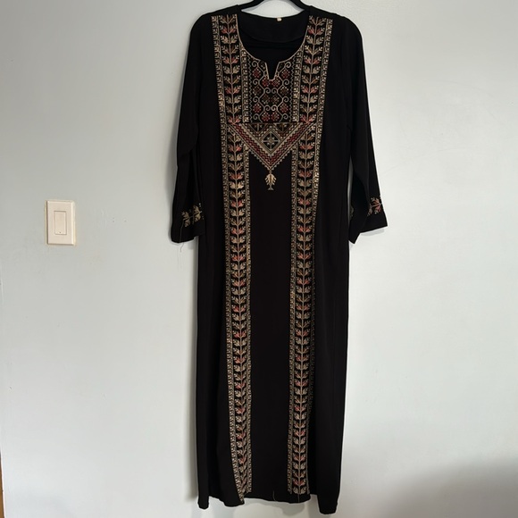 Embroidered Womens Dishdasha - Picture 1 of 8